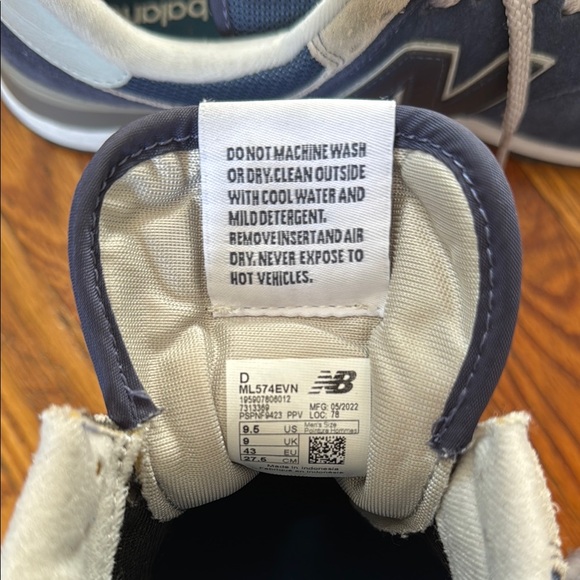 New Balance ML574EVN Blue Sneakers - Picture 2 of 6